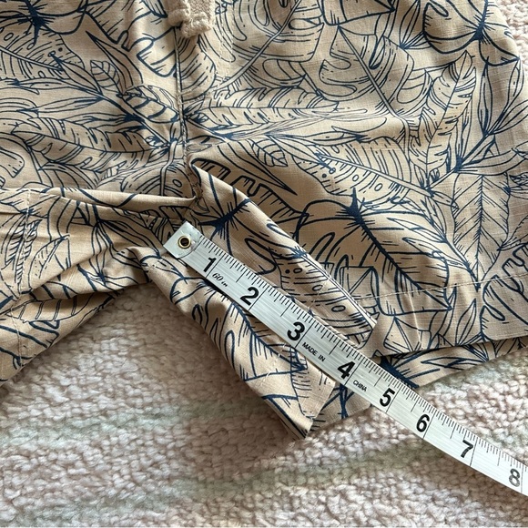 NWOT Tommy Bahama Cotton Shorts Pull-on Tropical Leaf Print Size 5/6 Navy Tan - Picture 8 of 10
